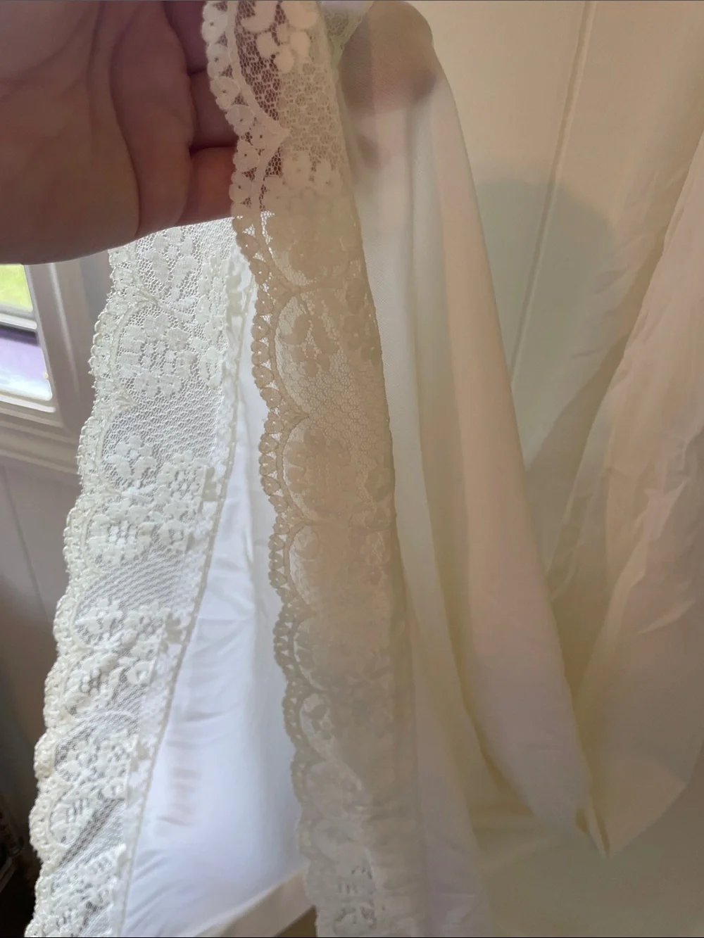 Vintage Women's Cream Lace-Trim Nightgown